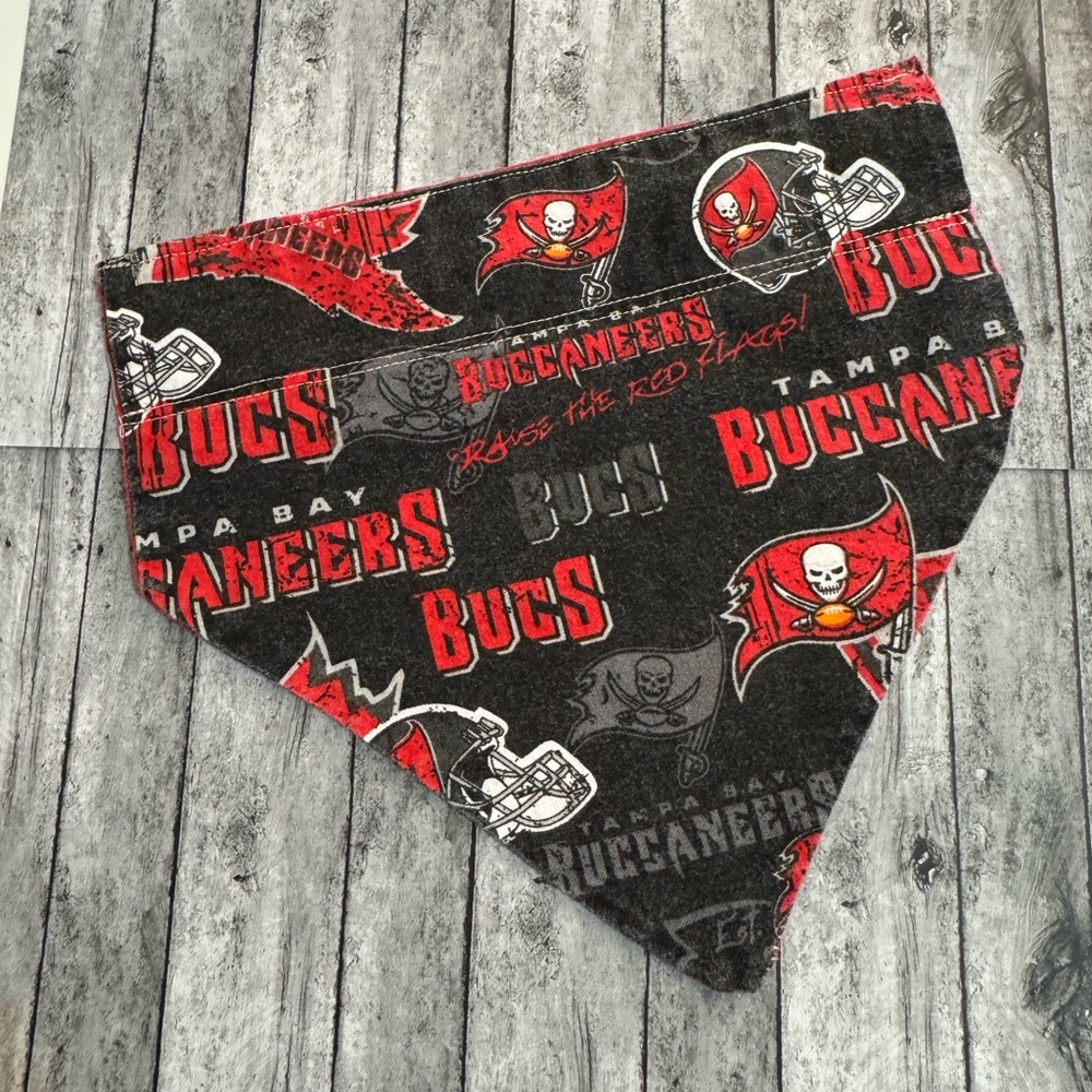 Handmade Game Day! Bucs animal scarf over the collar new without tags